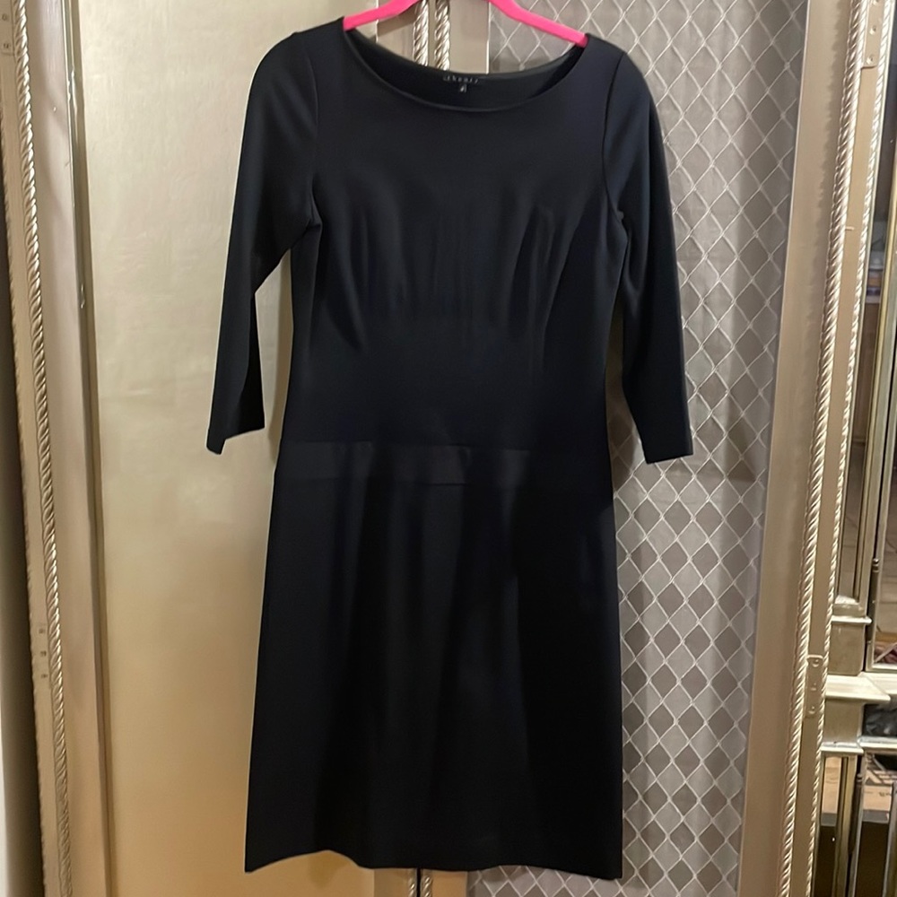 Theory Simple form fitting dress tried on only simple dress side zipper